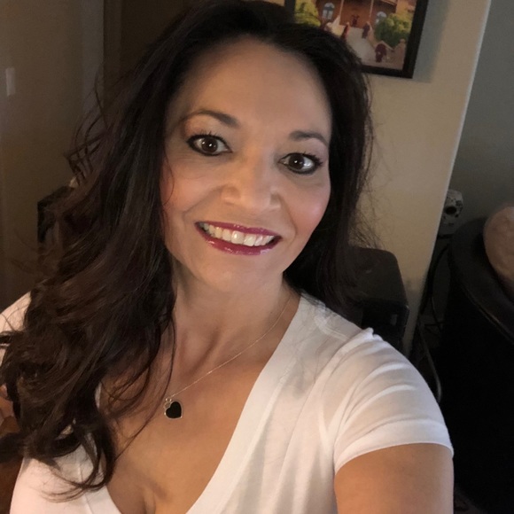 Meet your Posher, Cynthia - Picture 1 of 1